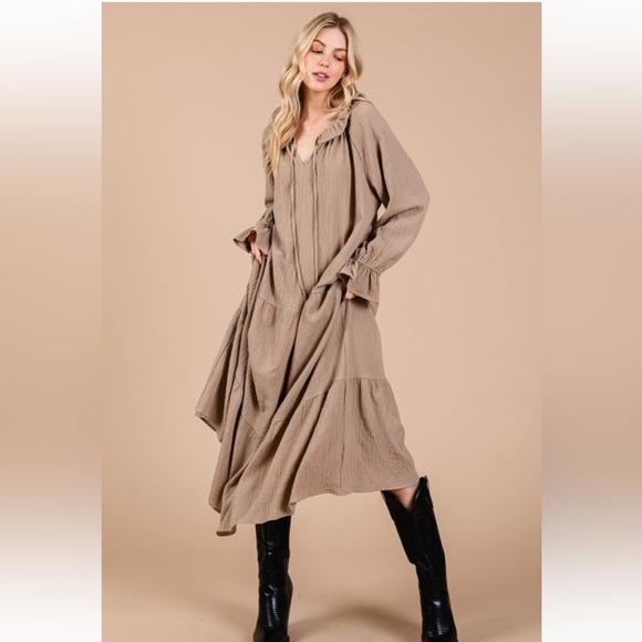Elegant Tan Maxi Dress - Picture 1 of 4